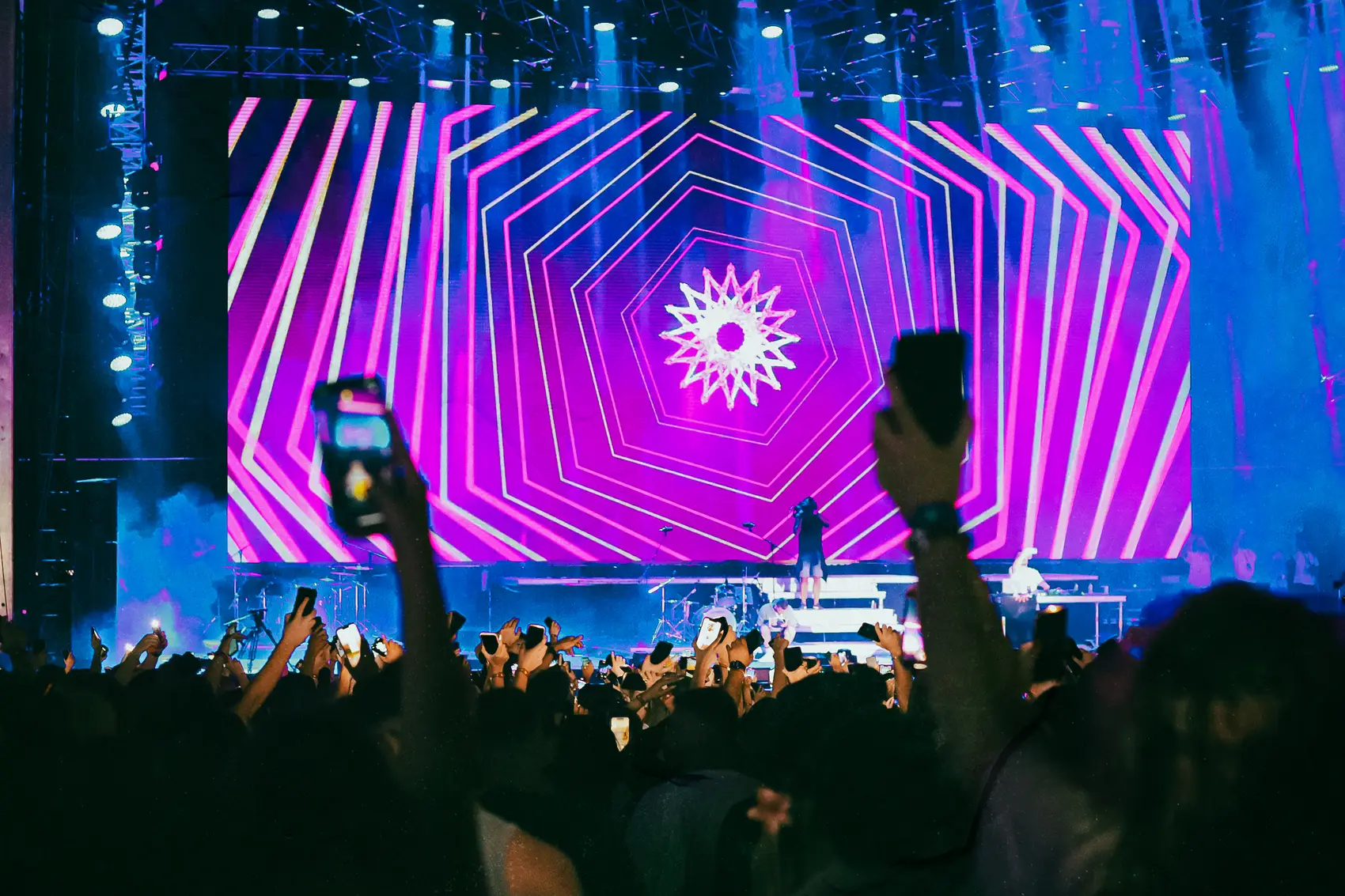Pink lasers fanning out over a packed main-stage festival crowd